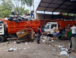 Pemkot Yogyakarta Angkut Sampah Menumpuk di Depo Purawisata